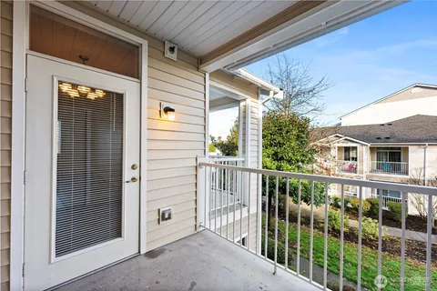 $375,000 | 18615 101st Ave Court East, Unit 260, Puyallup, WA 98375