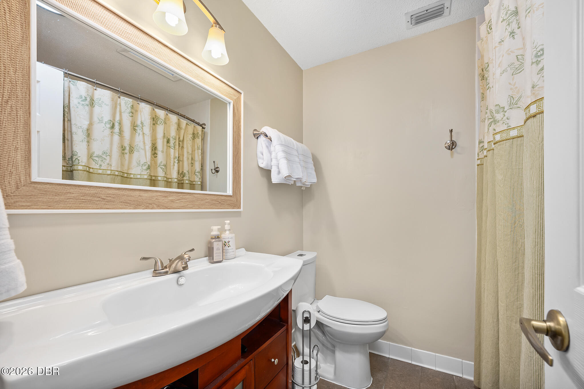 92 Ridge Field Place Ormond Beach, FL 32174 - Photo 24 of 38 20 - Guest Bath