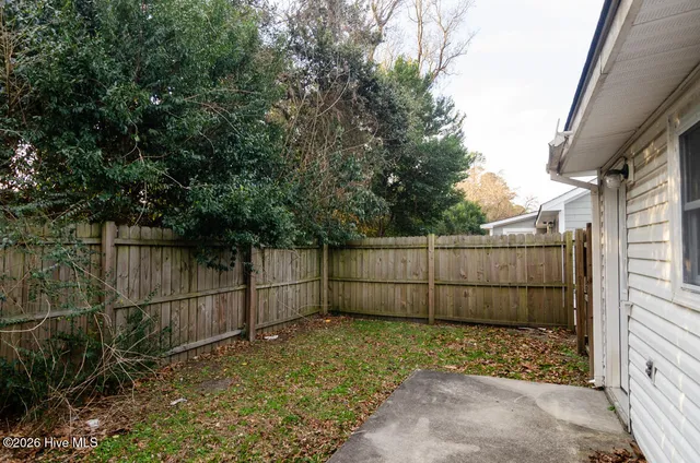 $1,300 | 735 Varsity Drive, Wilmington, NC 28403