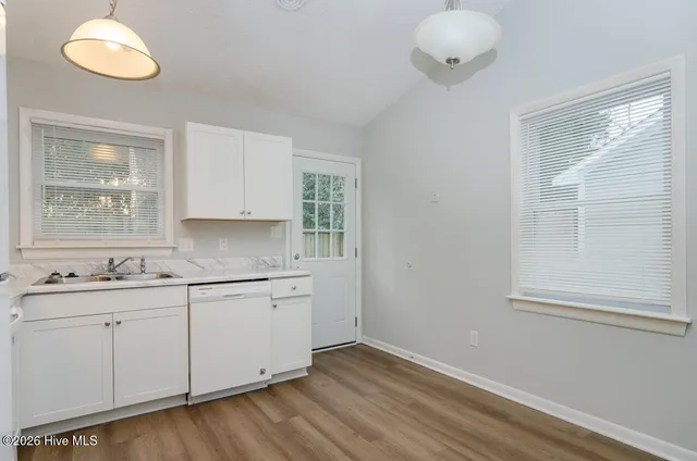 $1,300 | 735 Varsity Drive, Wilmington, NC 28403