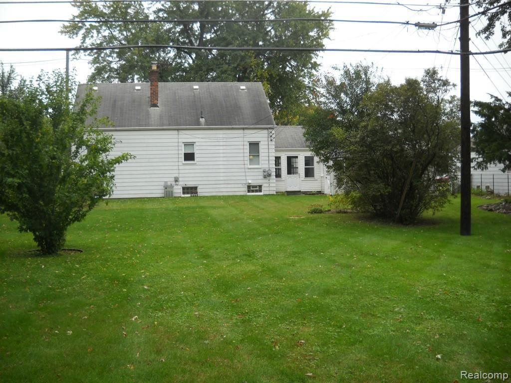 28310 Five Mile Road Livonia, MI 48154 - Photo 25 of 28 DSCN2210.jpg
