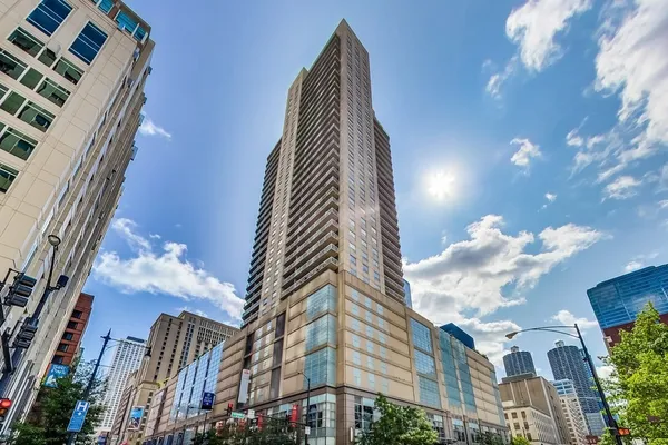 $310,000 | 545 North Dearborn Street, Unit 1703, Chicago, IL 60654