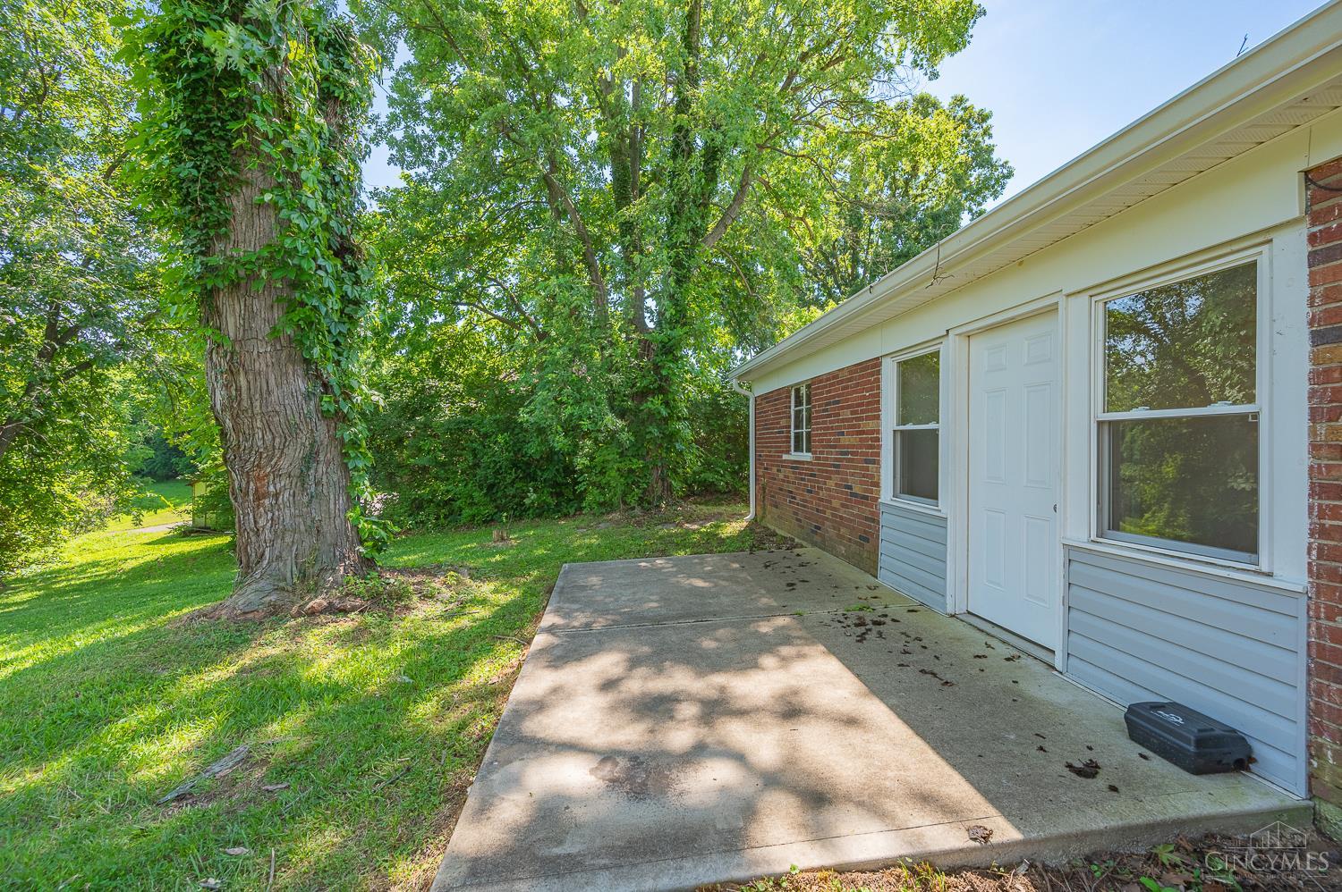6718 Springdale Road Cincinnati, OH 45247 - Photo 25 of 34