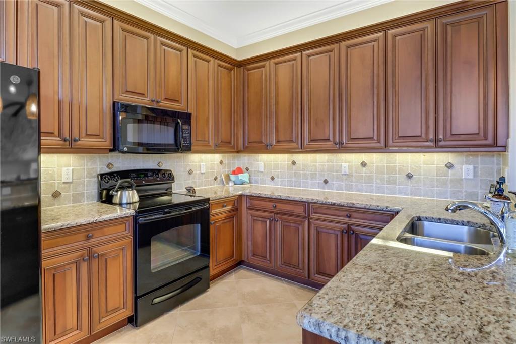 6549 Monterey Point, Unit 104 Naples, FL 34105 - Photo 8 of 34 KITCHEN