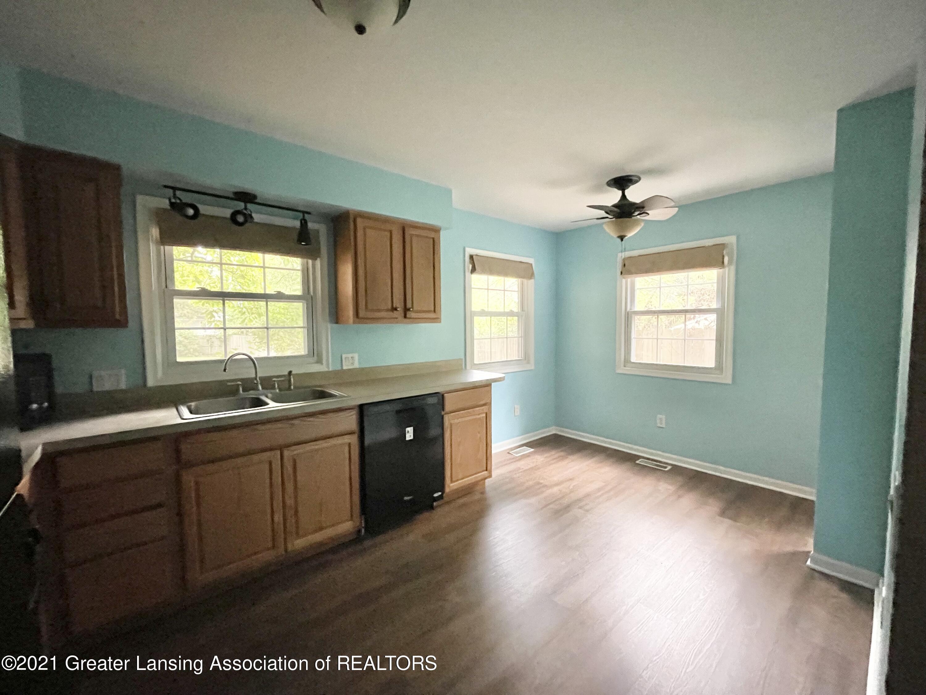 15547 Webster Road Bath, MI 48808 - Photo 5 of 17 Kitchen