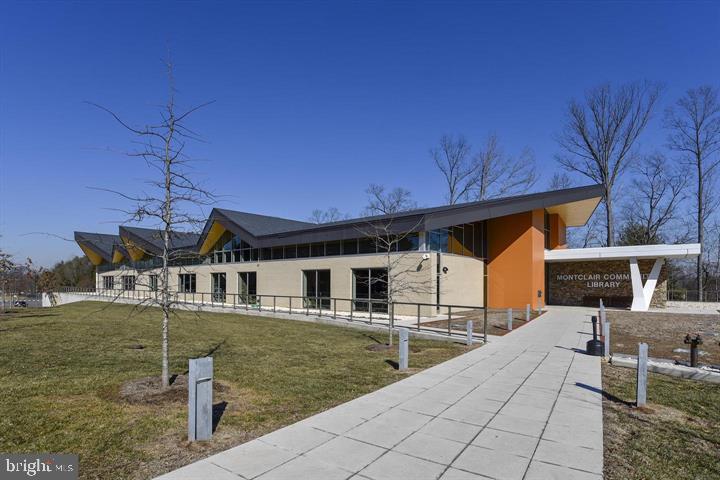 15334 Inlet Place Dumfries, VA 22025 - Photo 29 of 32 a view of a house with backyard