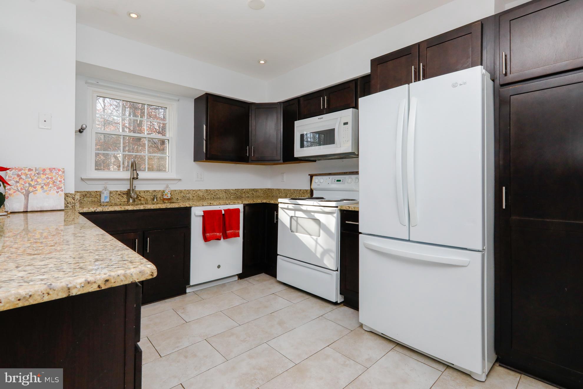 15334 Inlet Place Dumfries, VA 22025 - Photo 8 of 32 a kitchen with stainless steel appliances a refrigerator and a sink