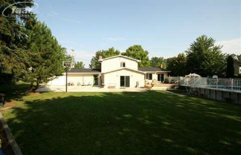 727 Huntington Road Grand Blanc, MI 48439 - Photo 39 of 40 20369436-45.JPG
