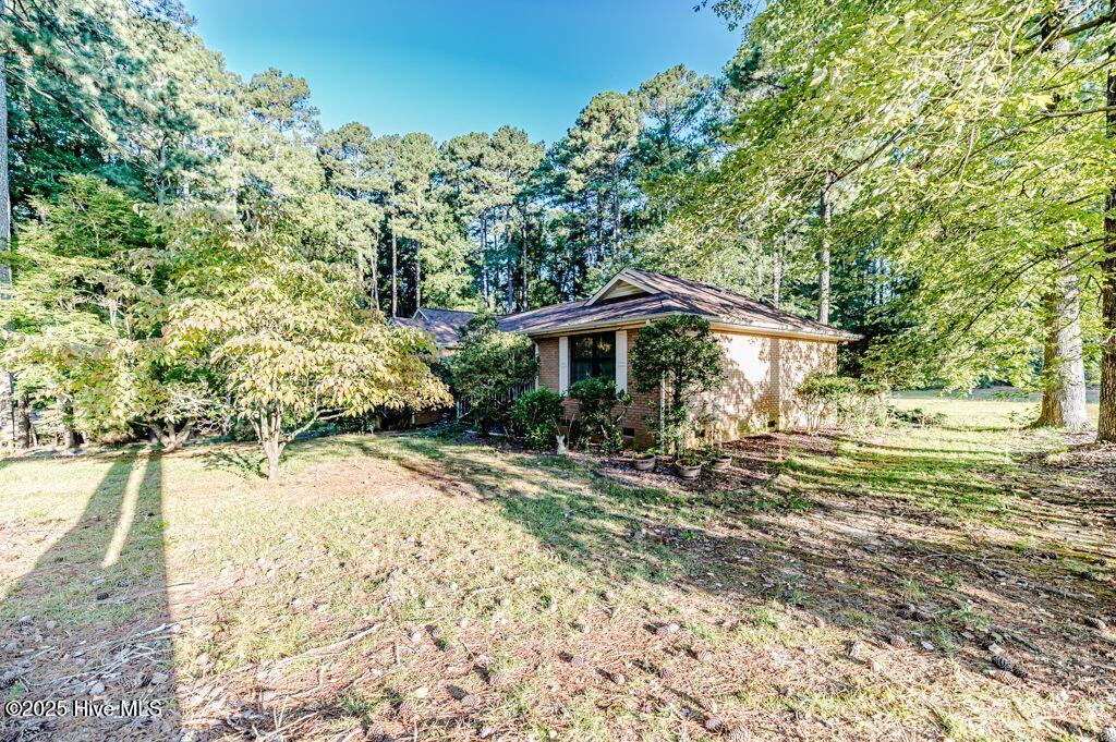 304 Holly Street Carthage, NC 28327 - Photo 3 of 46 304 side