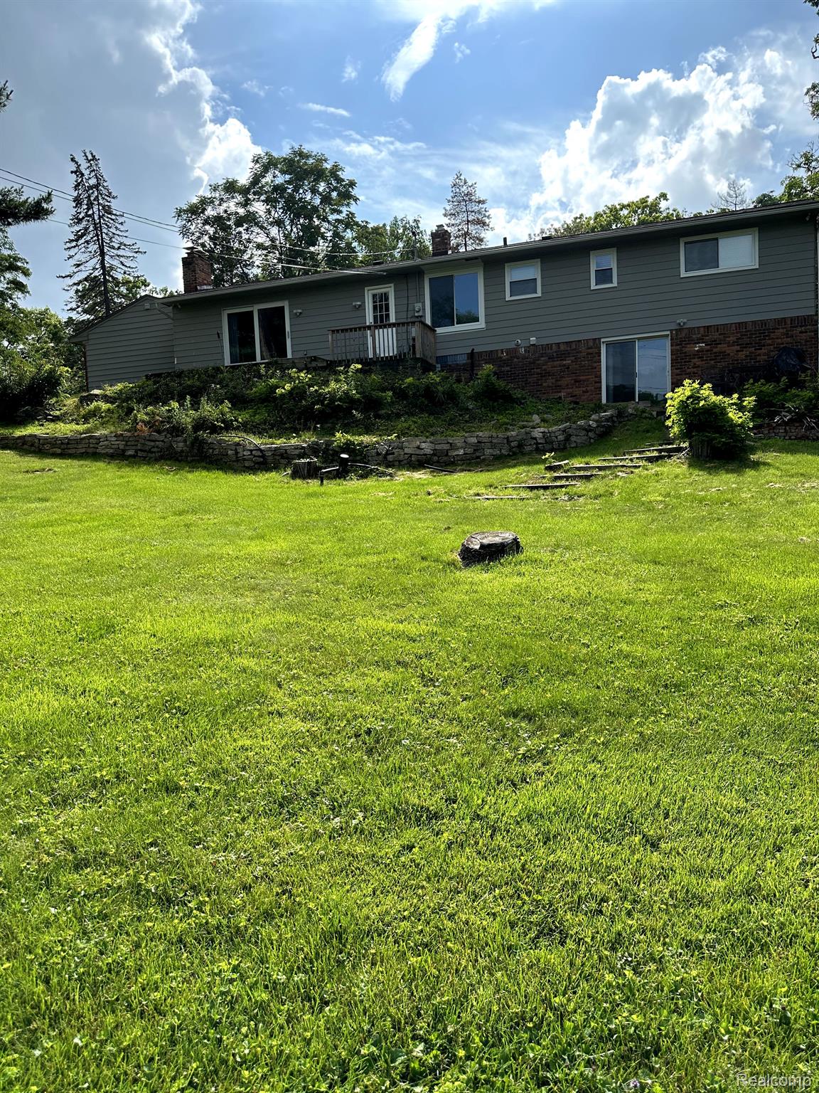 2465 Middlebelt Road West Bloomfield, MI 48324 - Photo 2 of 18 View from the back.