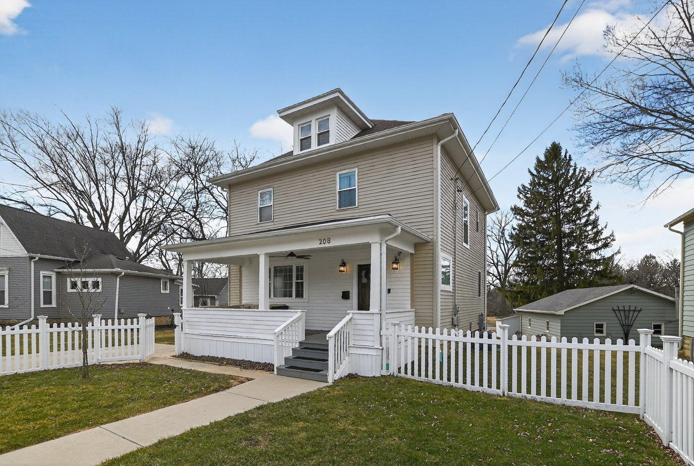 208 Stoughton Road Edgerton, WI 53534 - Photo 3 of 31