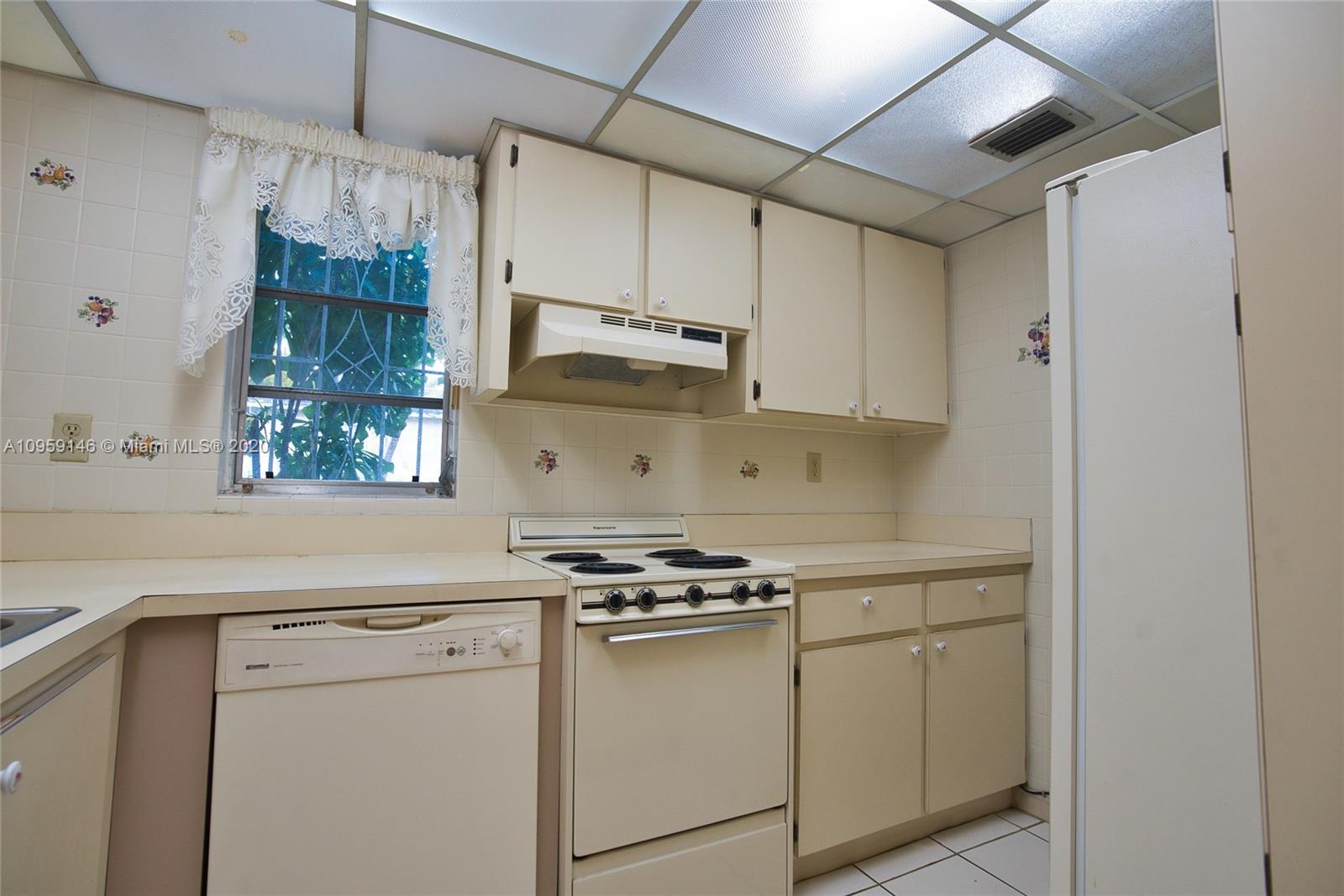 3593 Southwest 17th Street, Unit 3593 Miami, FL 33145 - Photo 17 of 32