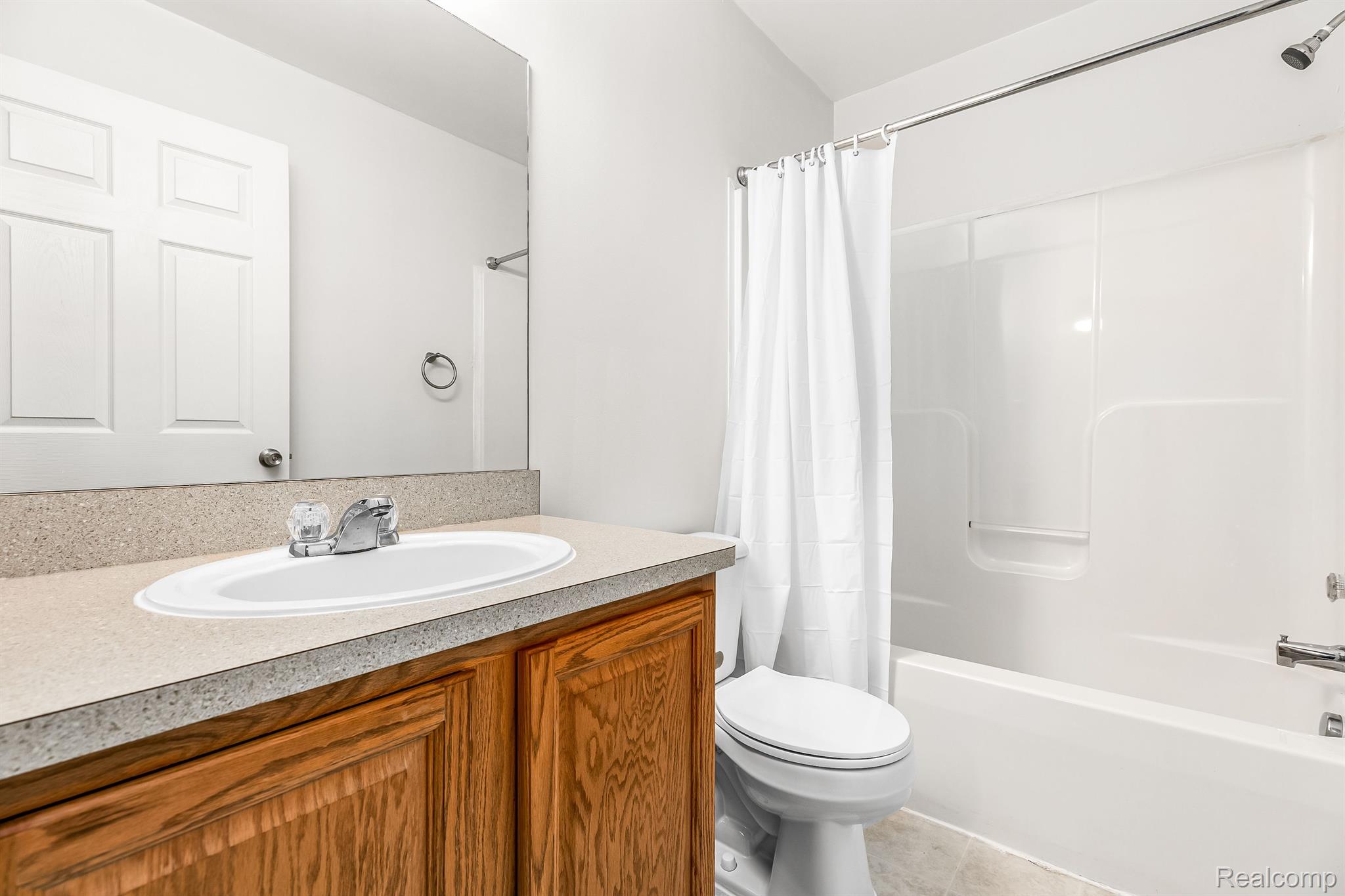 11766 Farmington Road Livonia, MI 48150 - Photo 21 of 23 second full bathroom on second floor