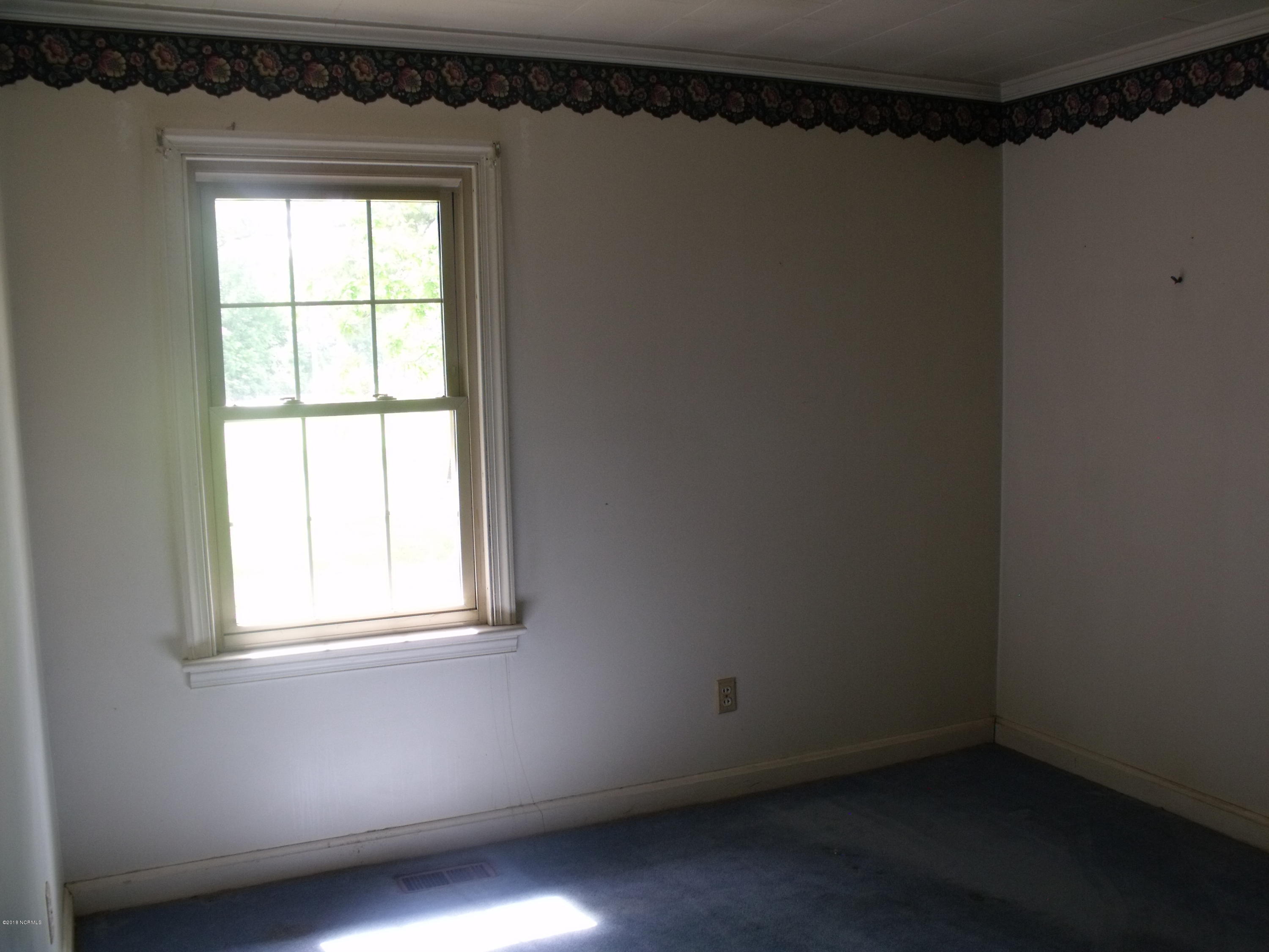 1015 West Islands Road Williamston, NC 27892 - Photo 2 of 13 24 MASTER