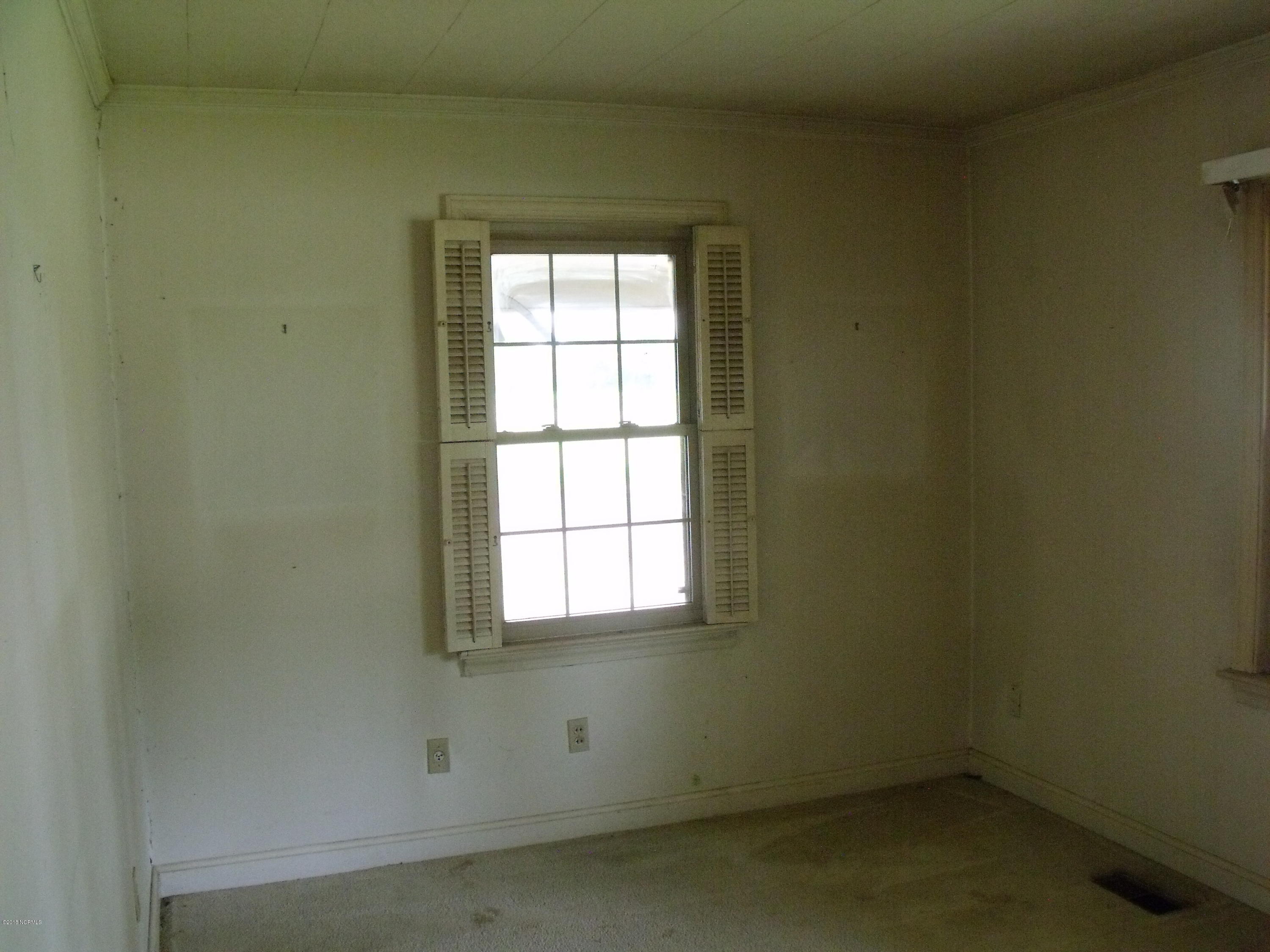 1015 West Islands Road Williamston, NC 27892 - Photo 7 of 13 16 LIVING