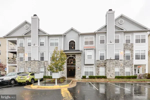 $2,900 | 5940 Founders Hill Drive, Unit 303, Alexandria, VA 22310