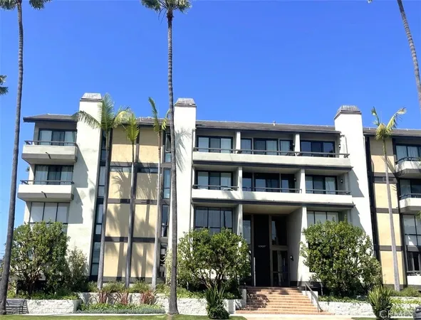 $4,500 | 1007 South Catalina Avenue, Unit 104, Redondo Beach, CA 90277