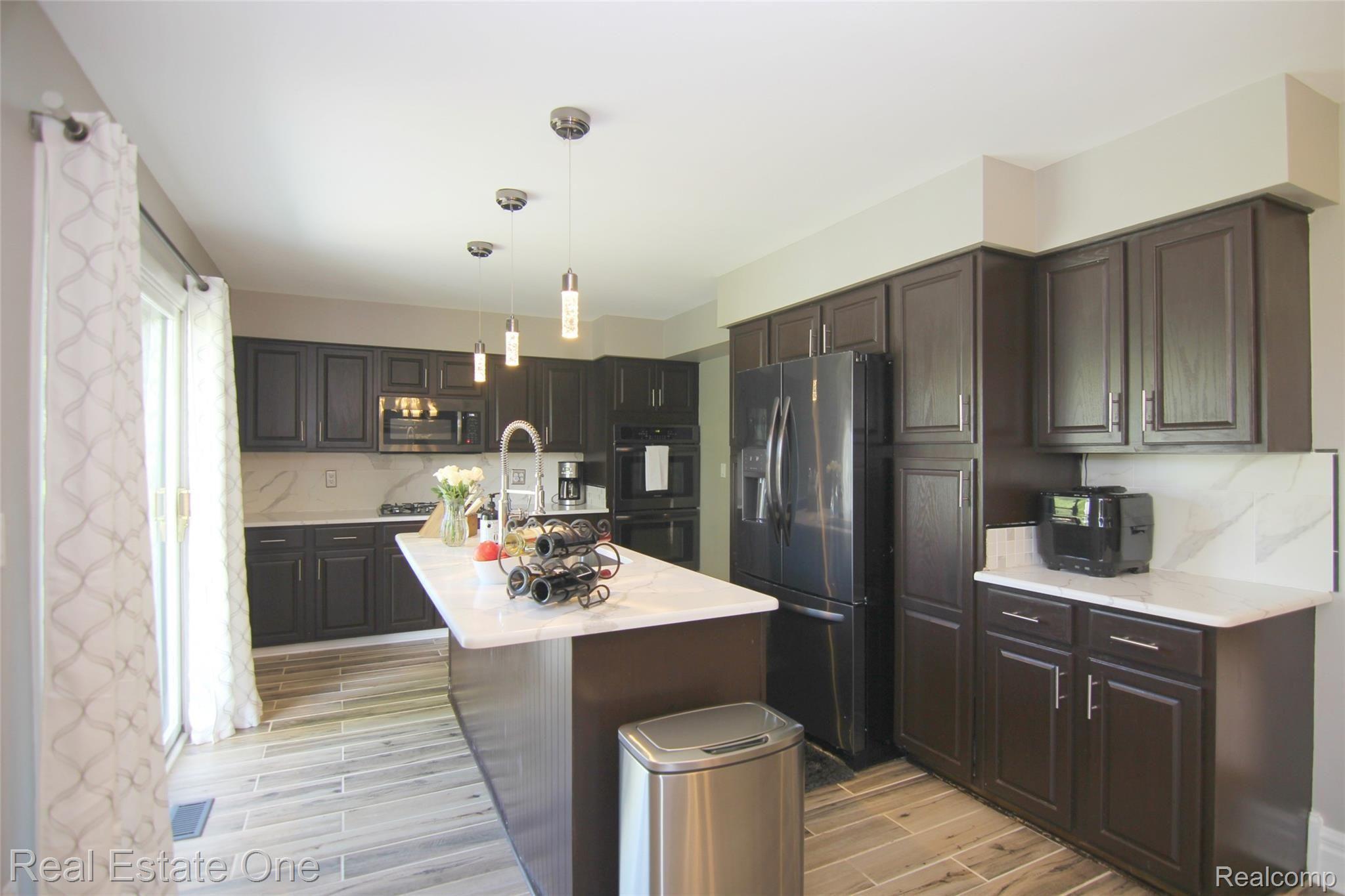 5305 Inverrary Lane Commerce Township, MI 48382 - Photo 8 of 27 Inverrary Ln Kitchen