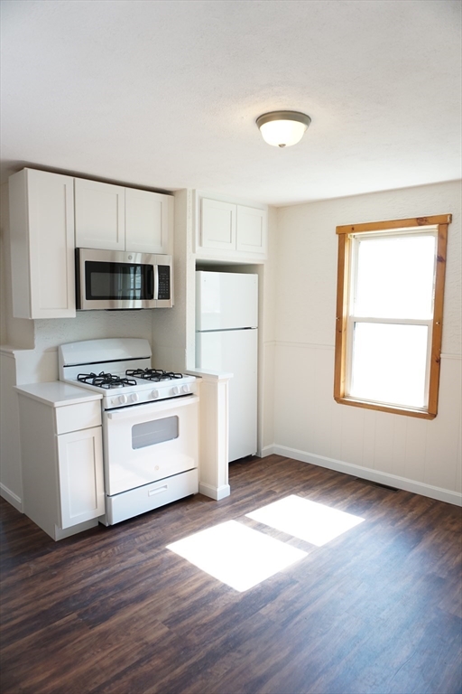 18 Sutherland Street Lowell, MA 01850 - Photo 9 of 28