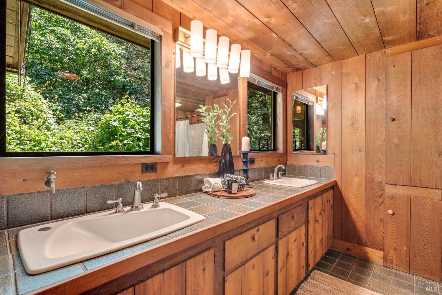 805 Wagnon Road Sebastopol, CA 95472 - Photo 23 of 56 Hall bath