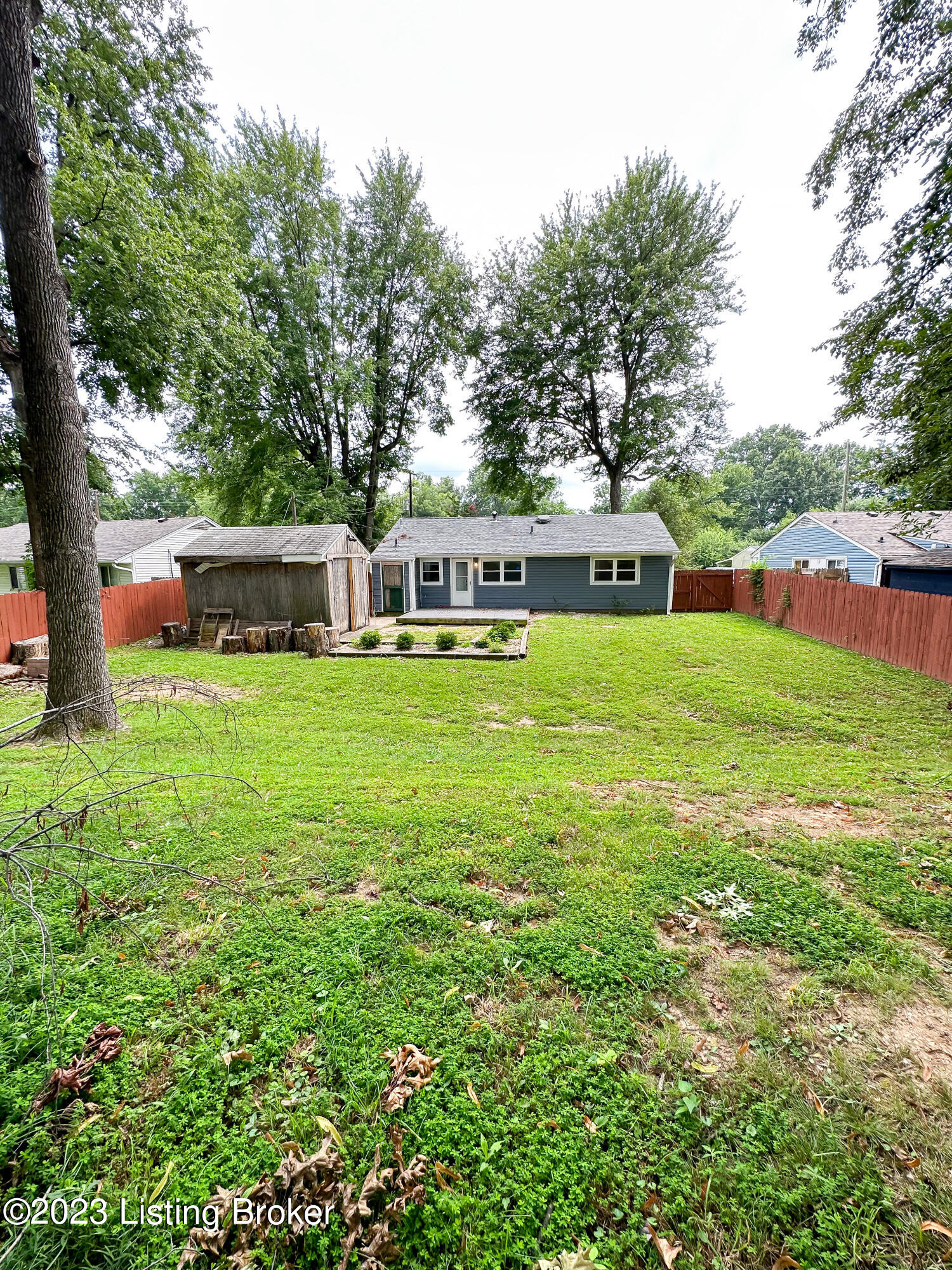 1839 Heaton Road Louisville, KY 40216 - Photo 27 of 29 IMG_4390