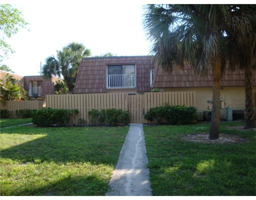847 Blue Ridge Circle, Unit 847 West Palm Beach, FL 33409 - Photo 1 of 10 Primary Photo