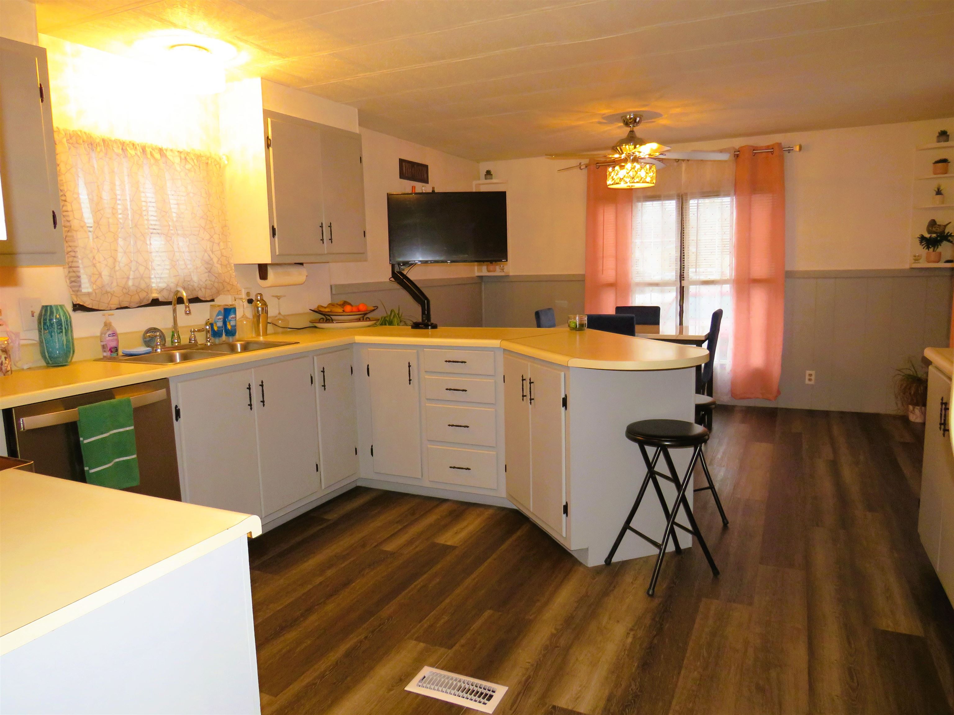 8 Cardinal Circle Keene, NH 03431 - Photo 5 of 23