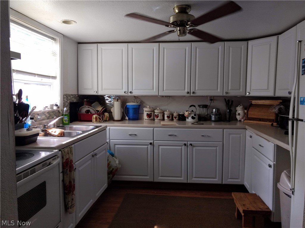 945 Prentice Road Northwest Warren, OH 44481 - Photo 2 of 17