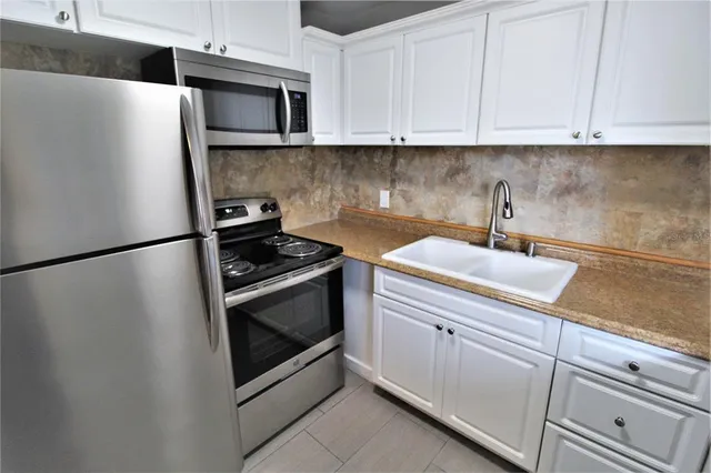 $1,450 | 3001 Bee Ridge Road, Unit 113, Sarasota, FL 34239