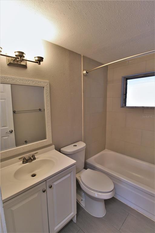 3001 Bee Ridge Road, Unit 113 Sarasota, FL 34239 - Photo 5 of 18