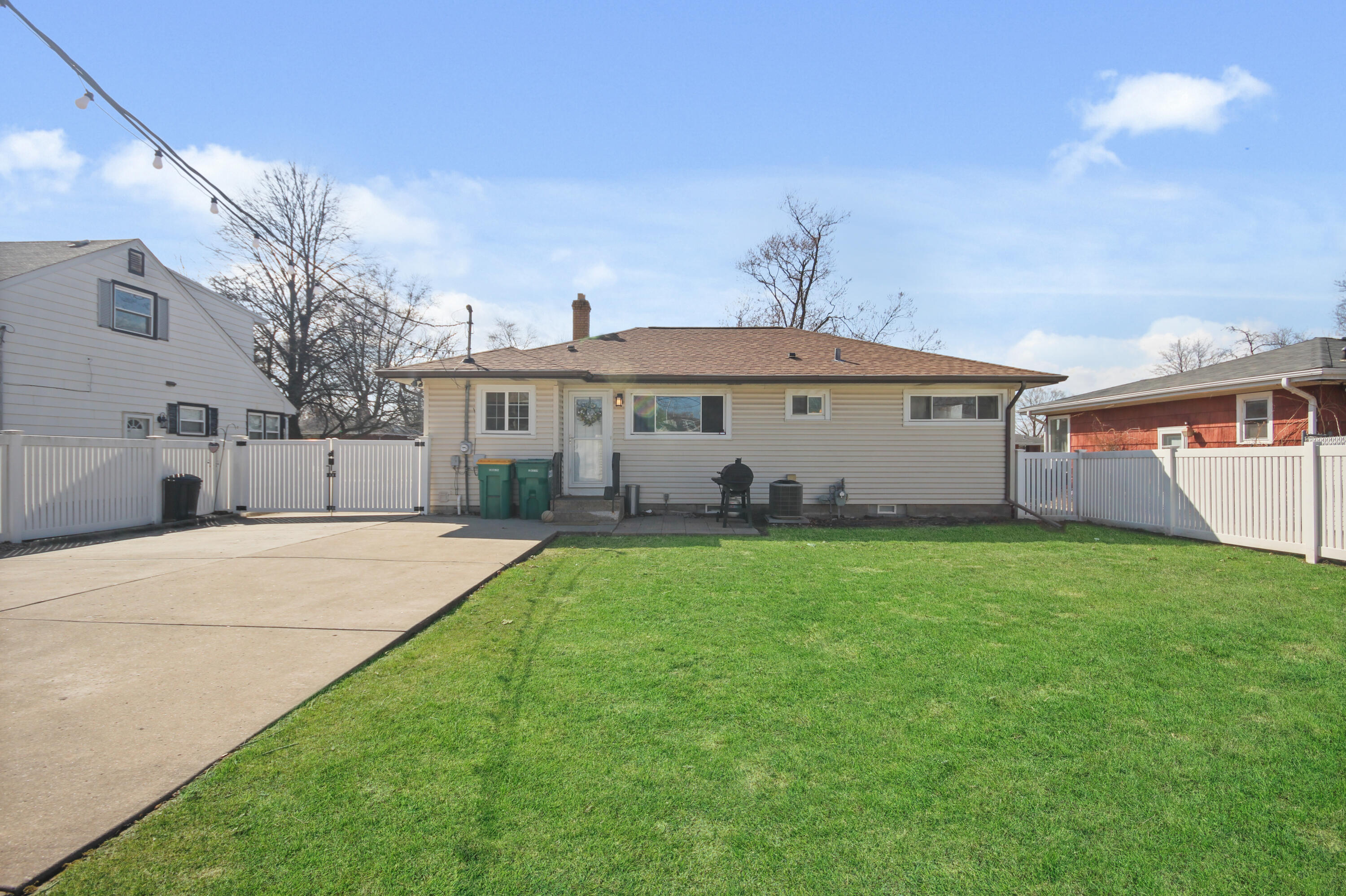 8213 Kooy Drive Munster, IN 46321 - Photo 21 of 23 3000x1998