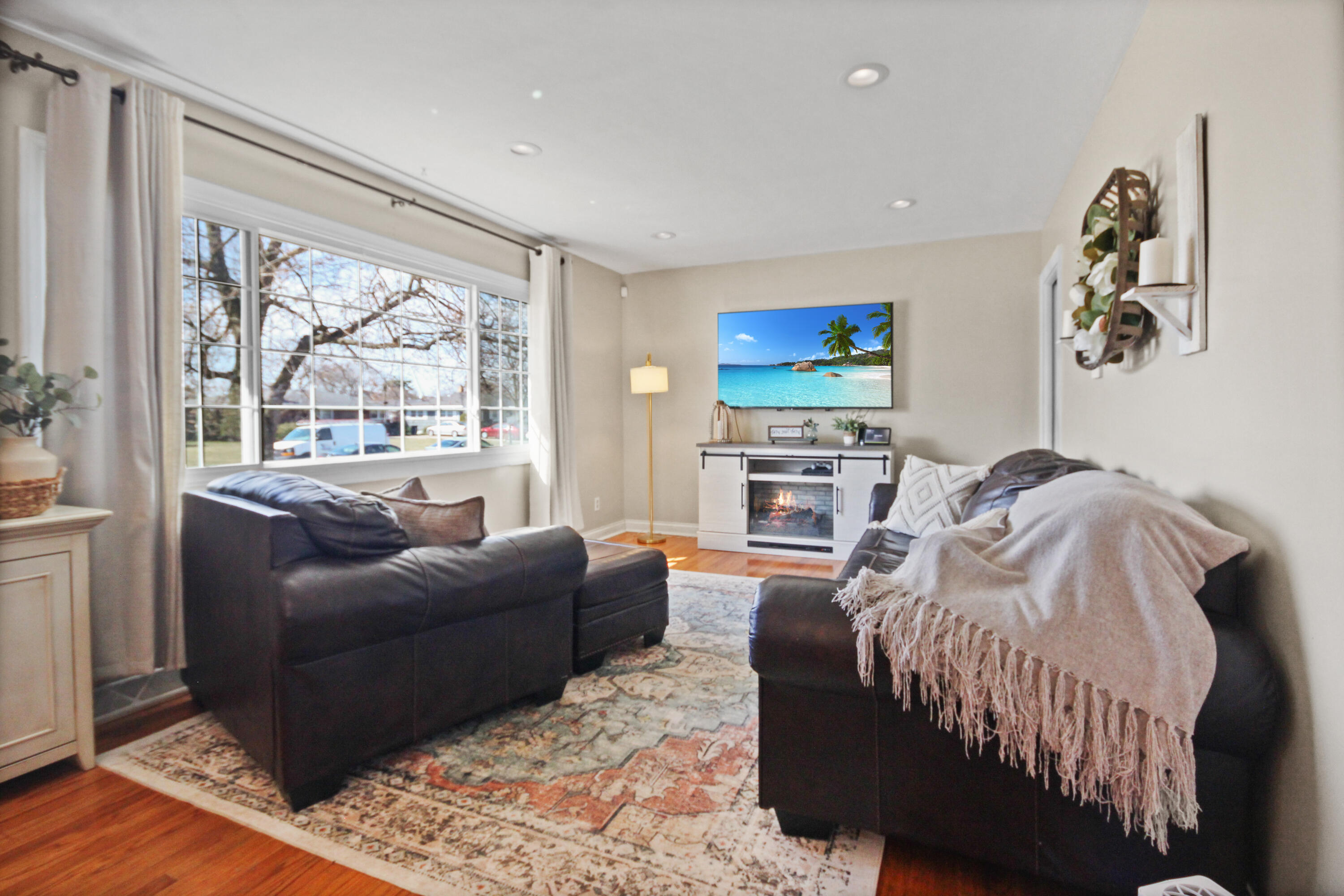 8213 Kooy Drive Munster, IN 46321 - Photo 6 of 23 3000x2000