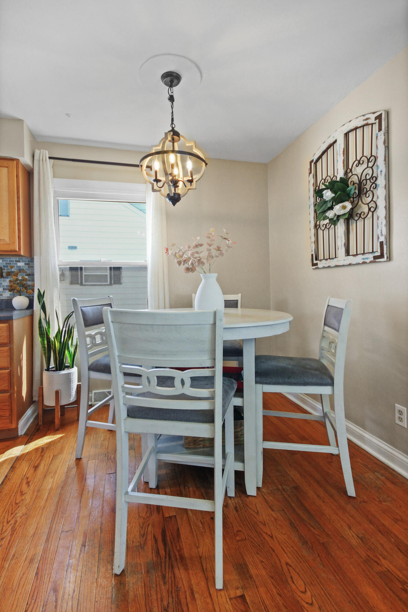 8213 Kooy Drive Munster, IN 46321 - Photo 7 of 23 1335x2000