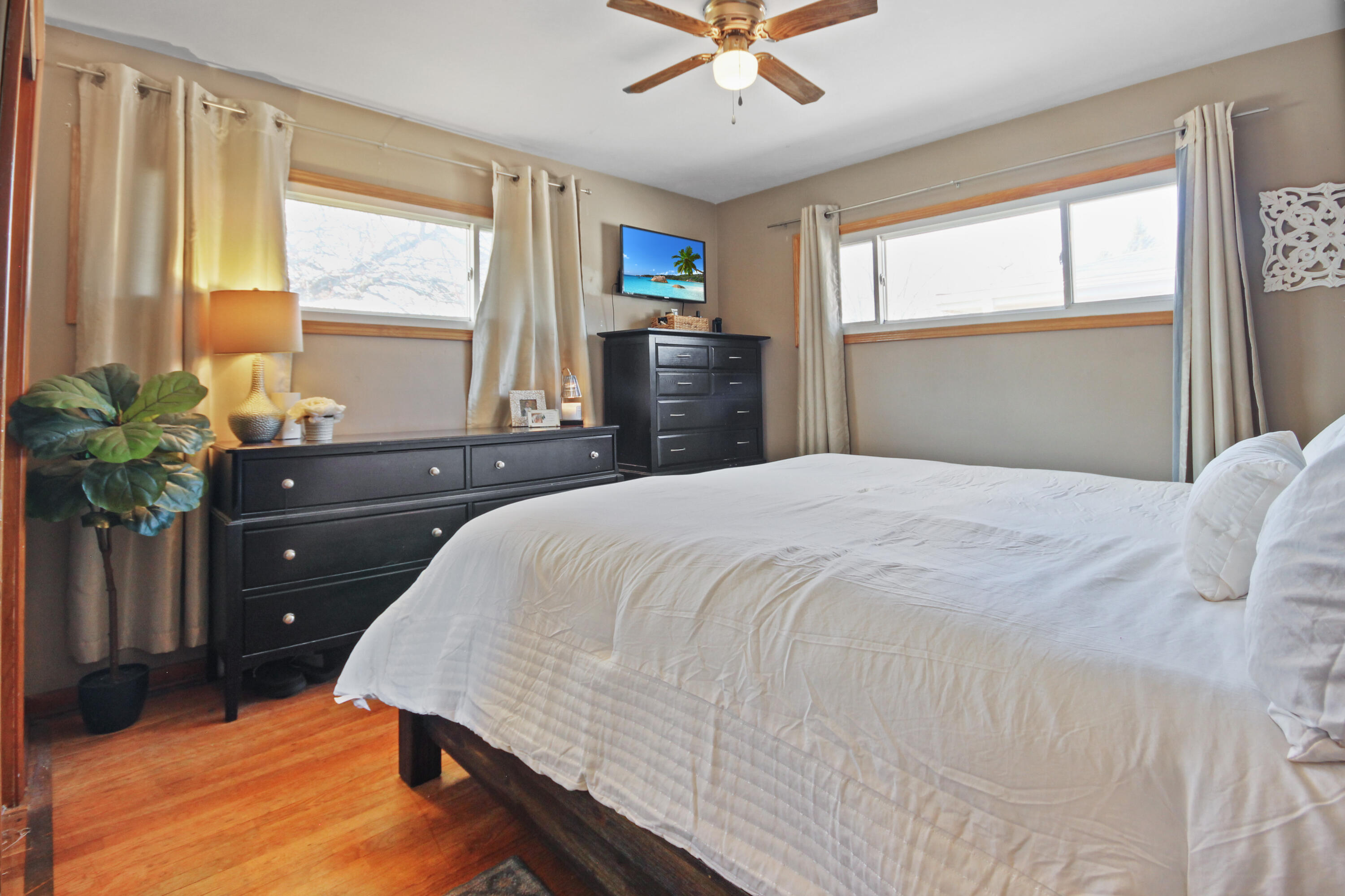 8213 Kooy Drive Munster, IN 46321 - Photo 10 of 23 3000x1999