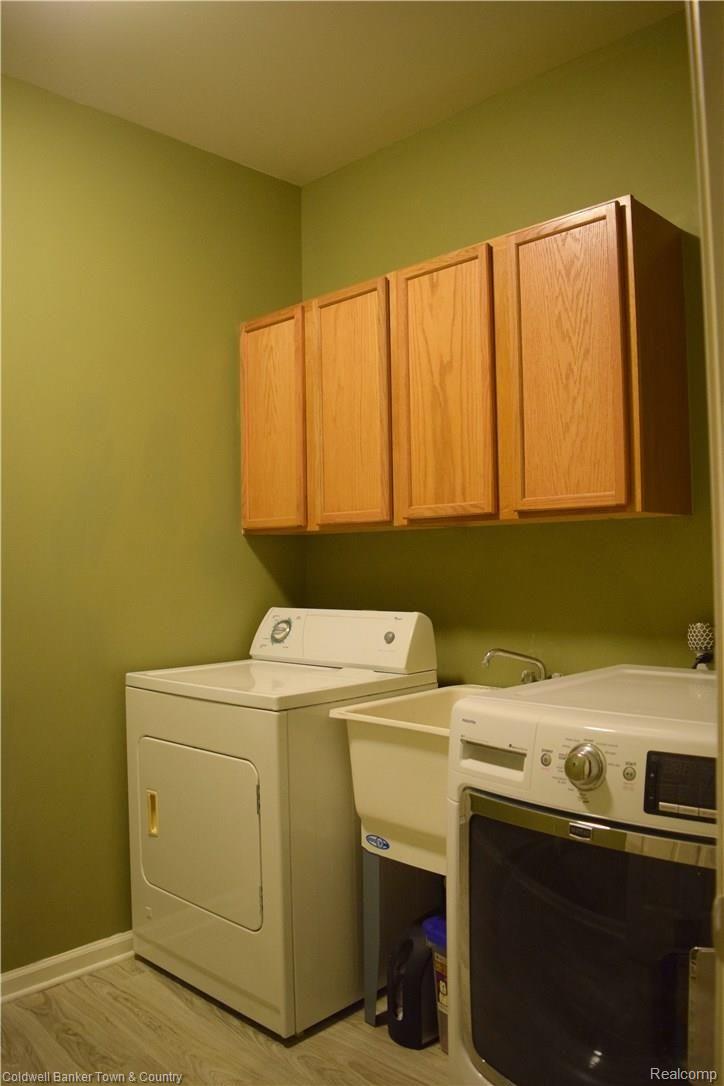 4228 Hampton Ridge Boulevard Howell, MI 48843 - Photo 11 of 19 Laundry room.jpg