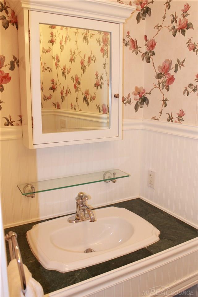 1071 Hampton Road Grosse Pointe Woods, MI 48236 - Photo 16 of 30
