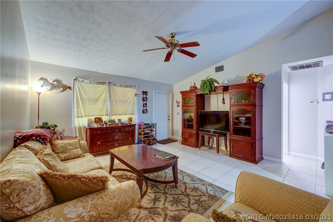 4597 Southeast Marie Way Stuart, FL 34997 - Photo 18 of 37 Gallery Image 18