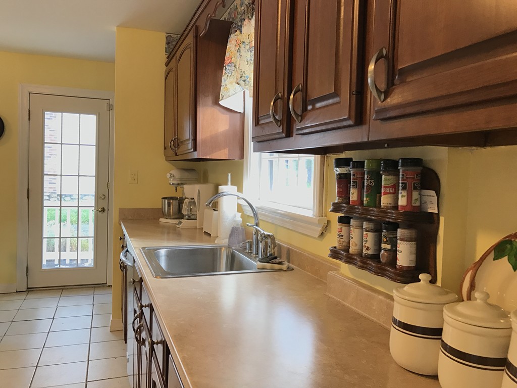 23 Dellwood Road Worcester, MA 01602 - Photo 4 of 25 Gallery Image 4