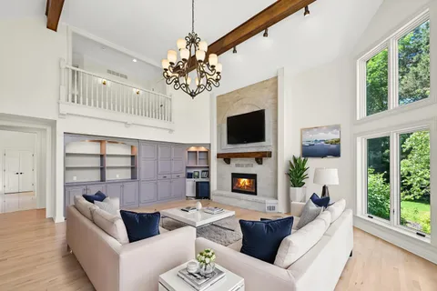 $2,695,000 | 2146 West Columbia Court, Mequon, WI 53092