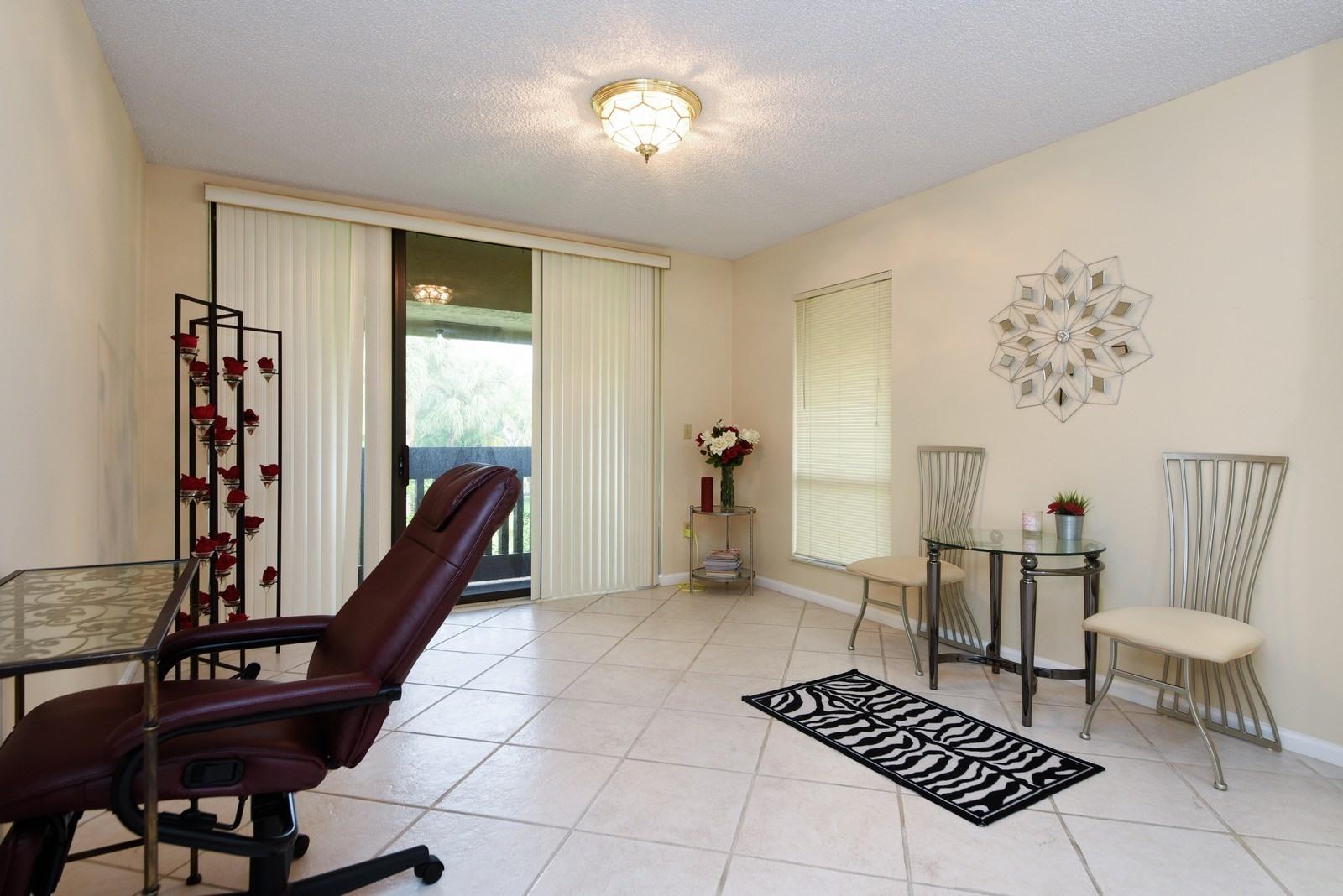 9346 Sable Ridge Circle, Unit D Boca Raton, FL 33428 - Photo 6 of 15 06_9346SableRidgeCircle_3_FamilyRoom_Cus