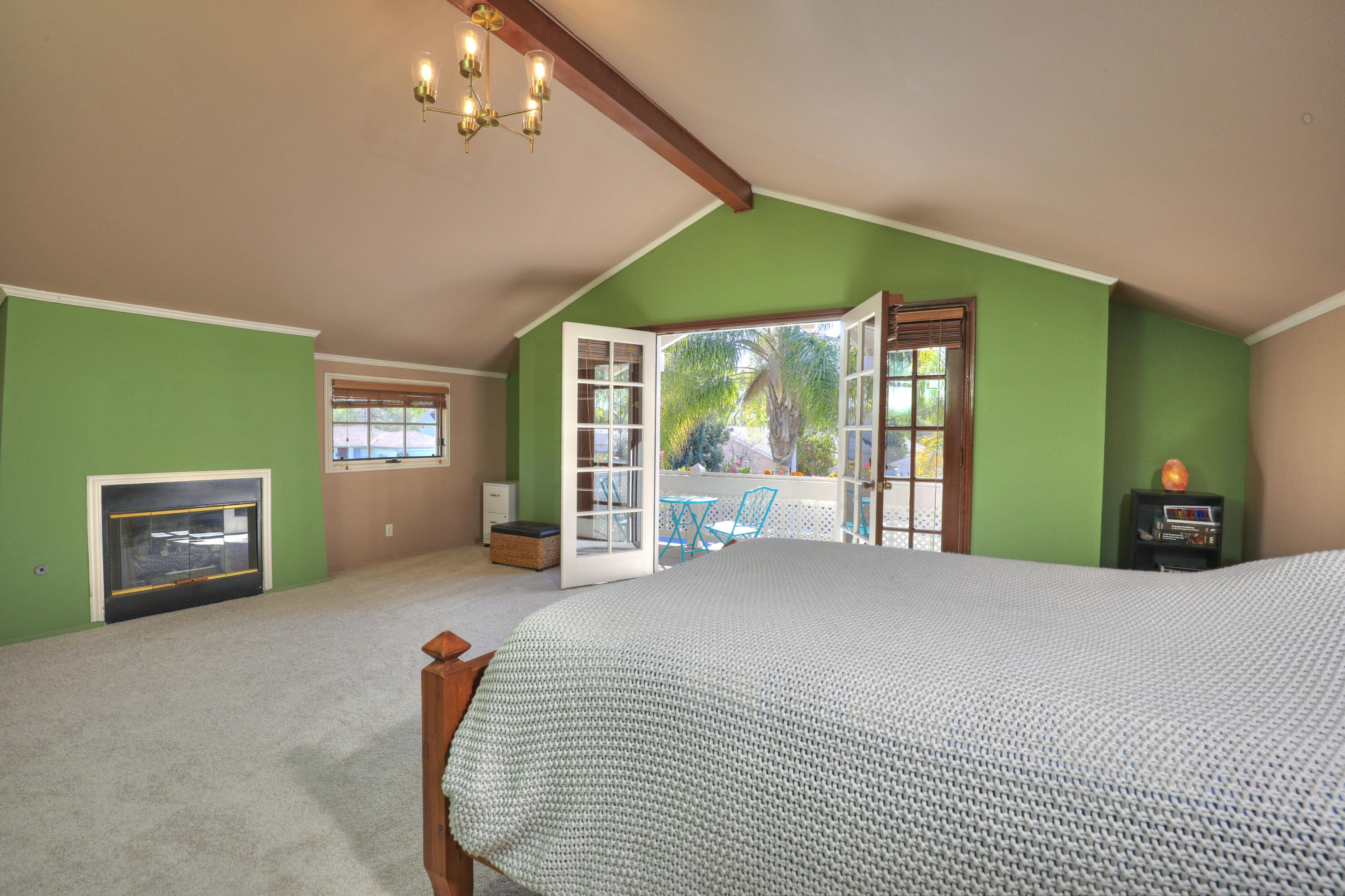 670 Ripley Street Santa Barbara, CA 93111 - Photo 14 of 23 Upstairs primary bedroom