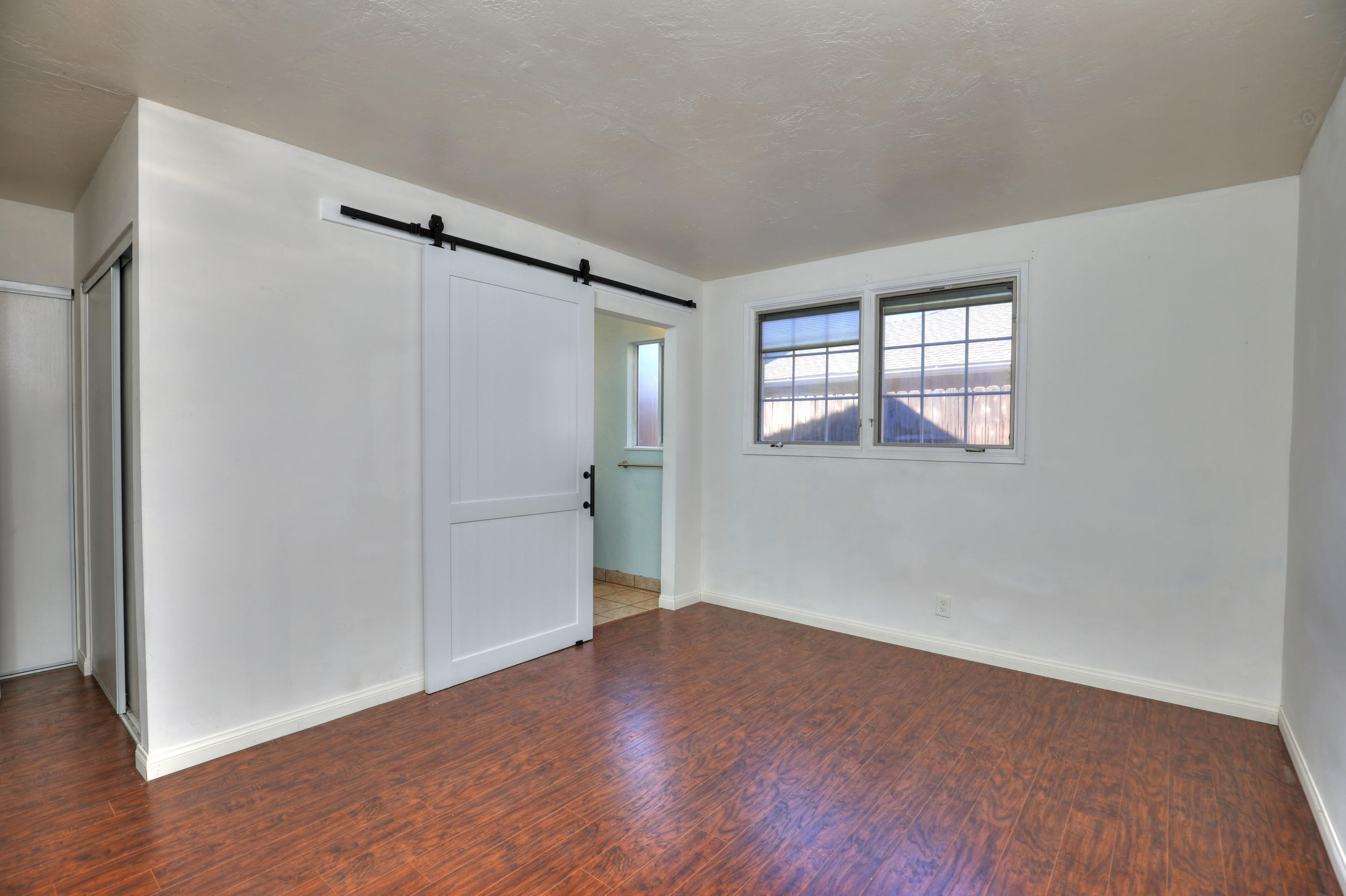 670 Ripley Street Santa Barbara, CA 93111 - Photo 10 of 23 Downstairs primary bedroom