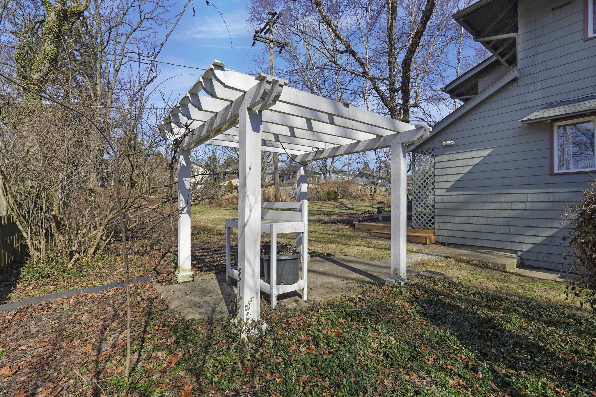 30 East Torrence Road Columbus, OH 43214 - Photo 34 of 36 Pergola patio w/Potting Bench