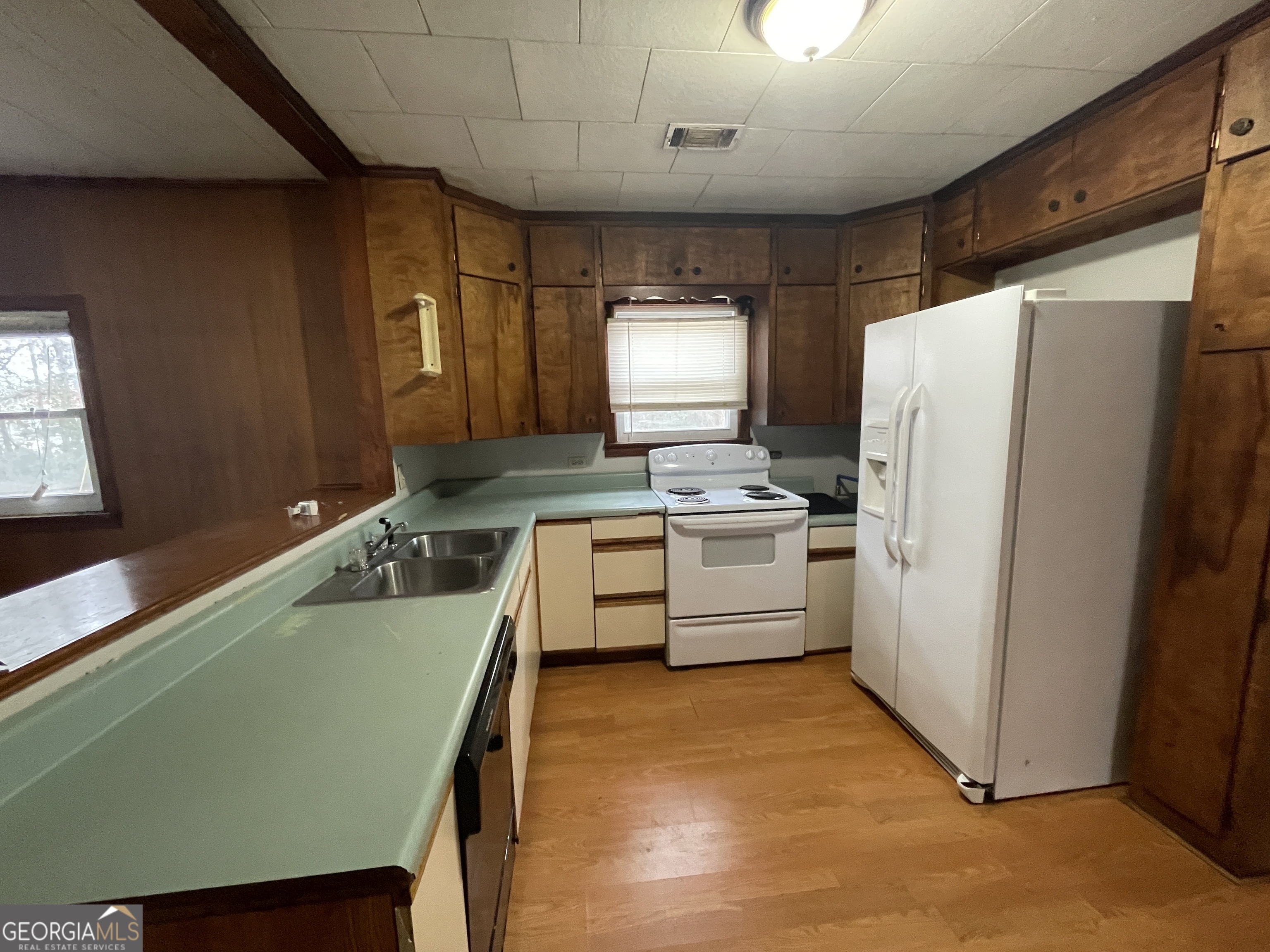 104 4th Street Cochran, GA 31014 - Photo 11 of 41 a kitchen with a refrigerator a sink and a stove