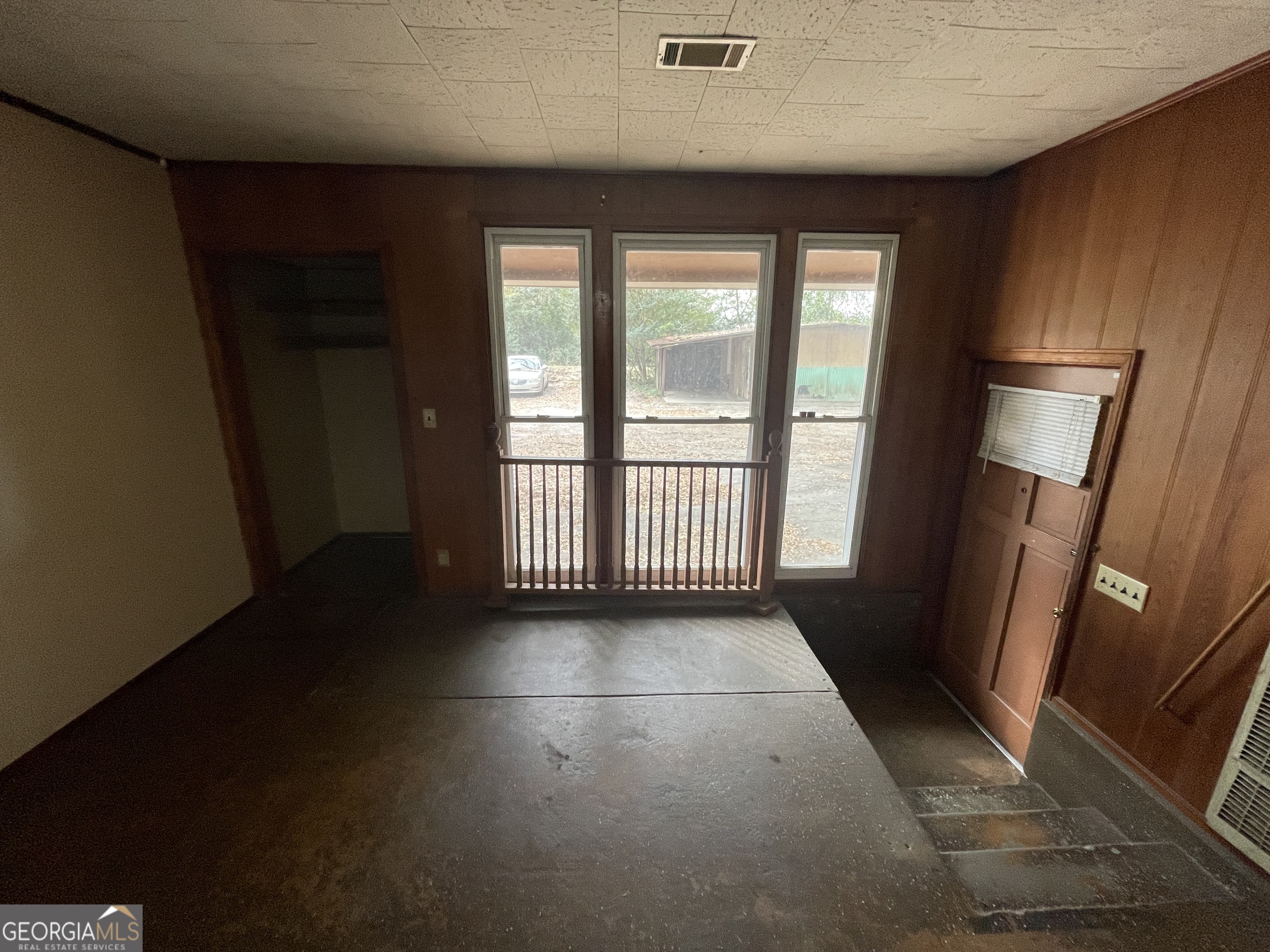 104 4th Street Cochran, GA 31014 - Photo 15 of 41 wooden floor in an empty room with a window