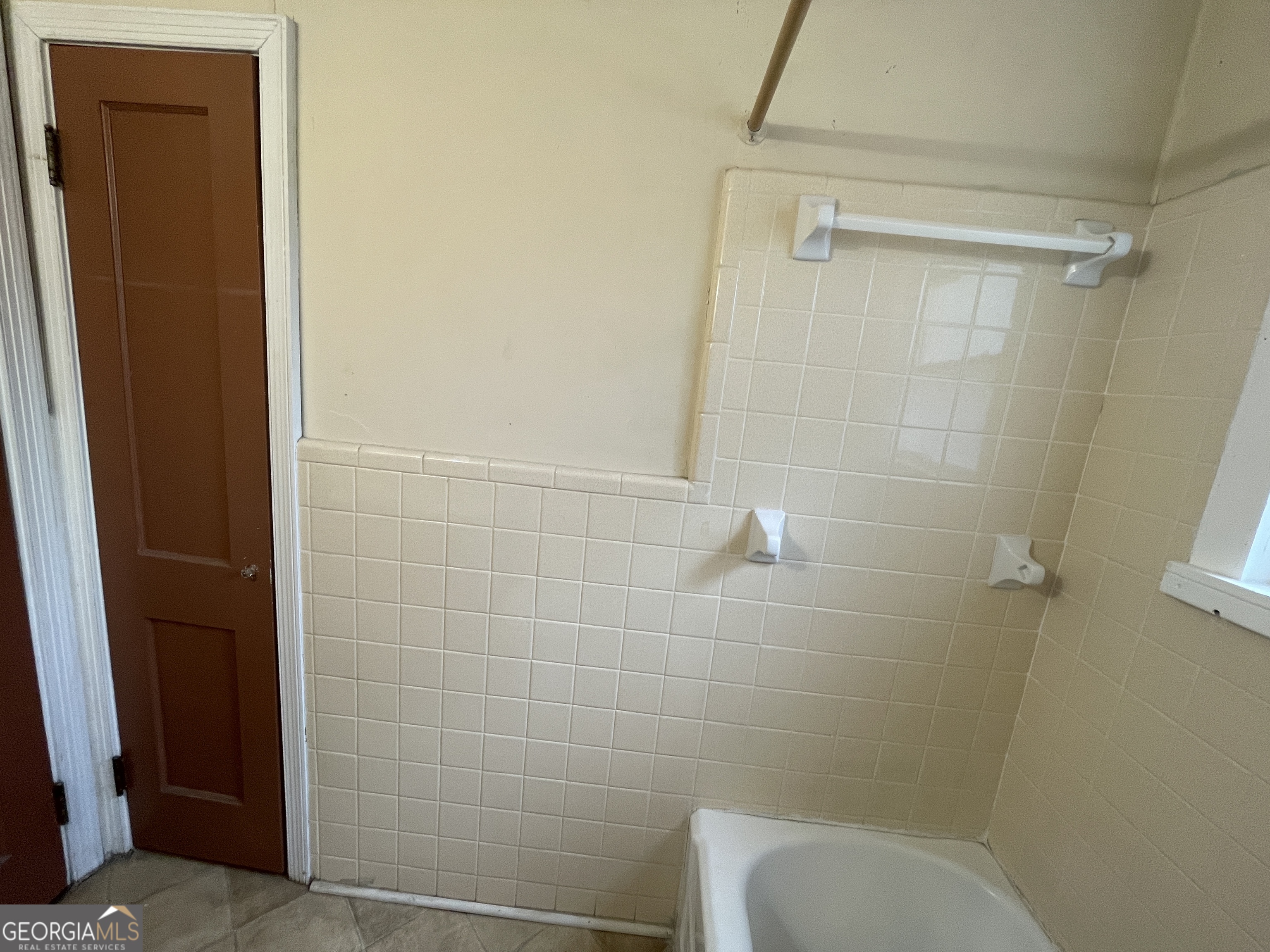 104 4th Street Cochran, GA 31014 - Photo 22 of 41 a bathroom with a toilet and shower