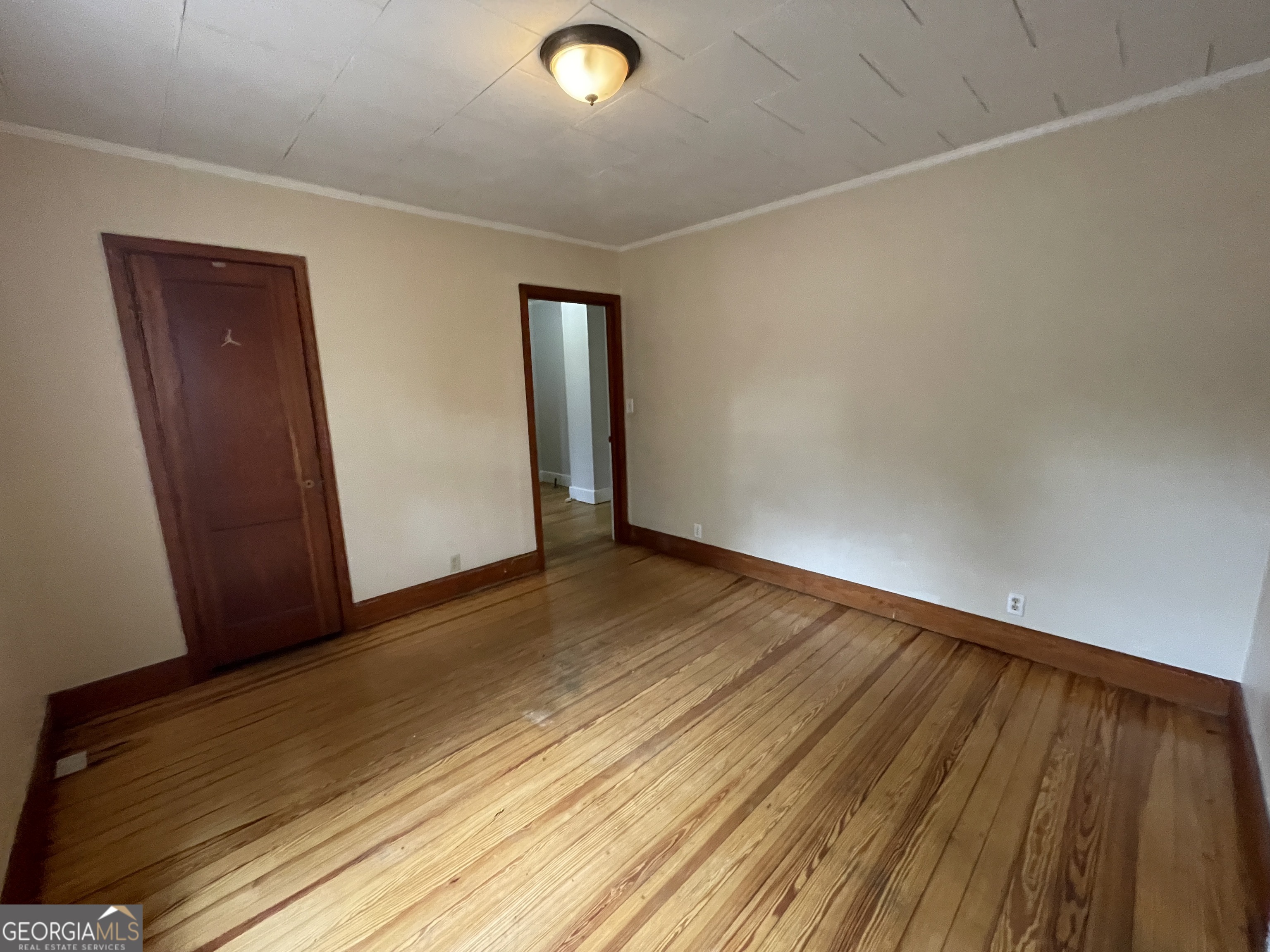 104 4th Street Cochran, GA 31014 - Photo 25 of 41 a view of an empty room and wooden floor