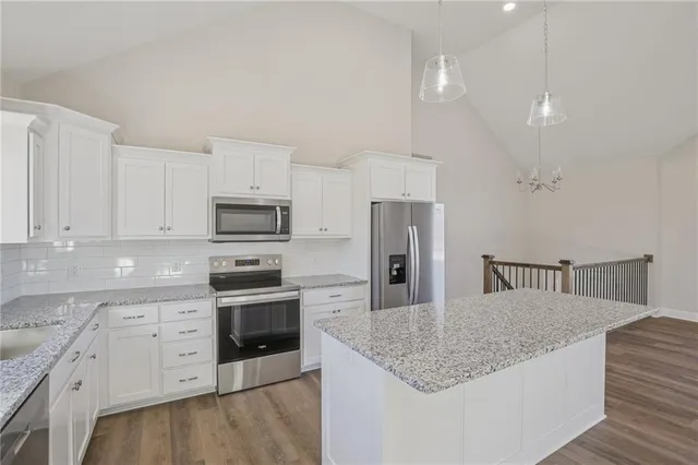 $385,000 | 323 Northeast 51st Road, Warrensburg, MO 64093