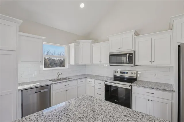 $385,000 | 323 Northeast 51st Road, Warrensburg, MO 64093