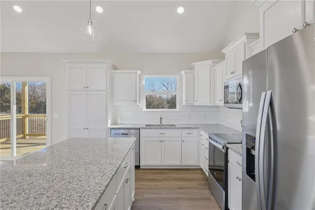 $385,000 | 323 Northeast 51st Road, Warrensburg, MO 64093